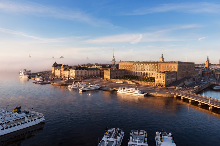 Viewing the royal palace